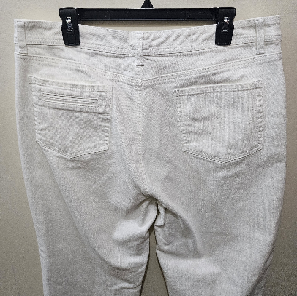 Chico's Platinum White Emarald Crop Straight High Rise Denim Jeans Size LG/14 - Picture 8 of 11